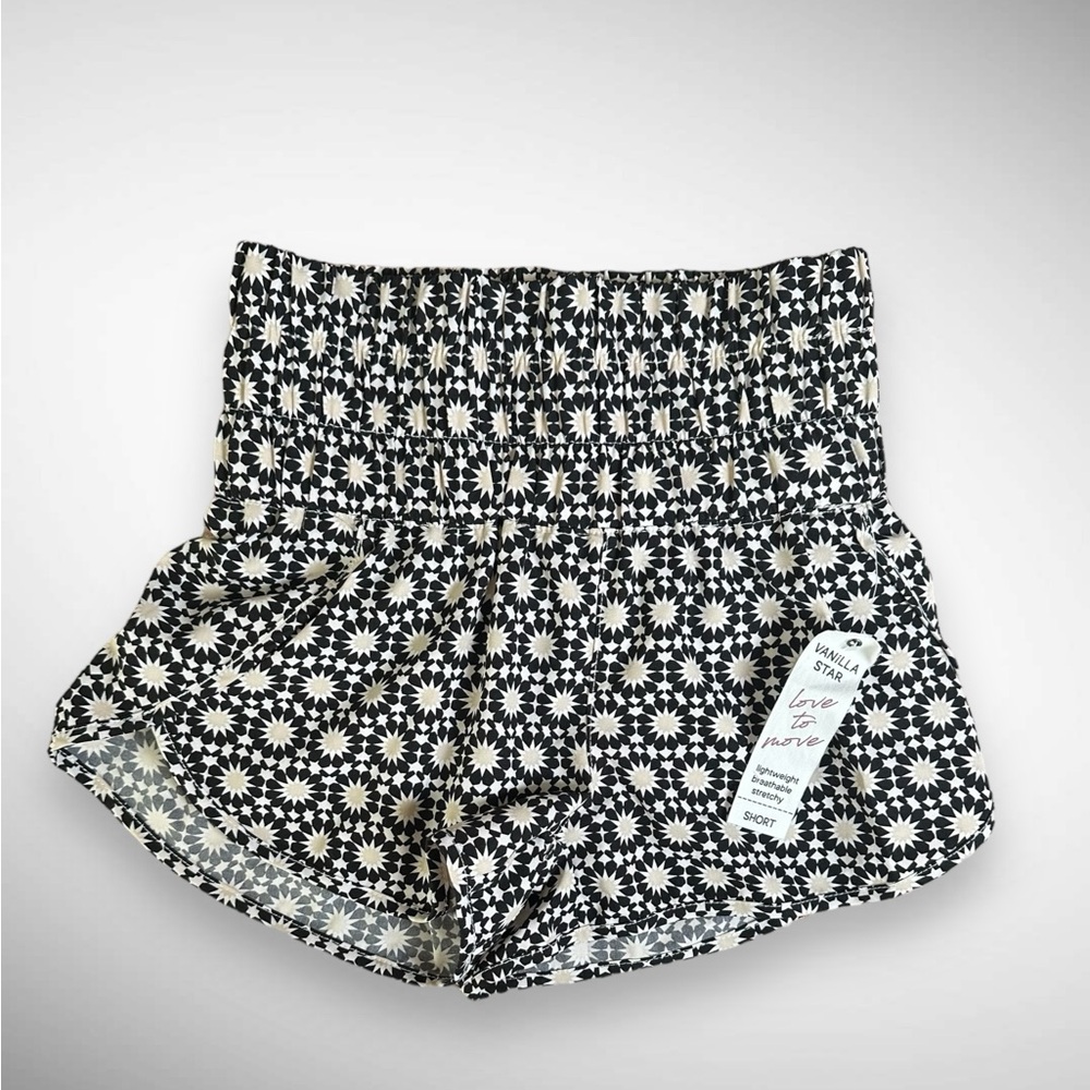 NWT Vanilla Star love to move lightweight breathable stretchy shorts size XS